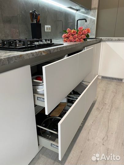 Угловая кухня на заказ. Производство в Челябинске