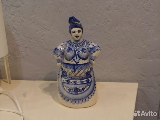 Графин статуэтка из фарфора 