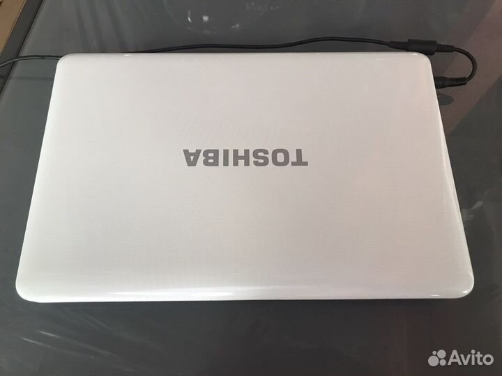 Ноутбук Toshiba satellite L655 белый