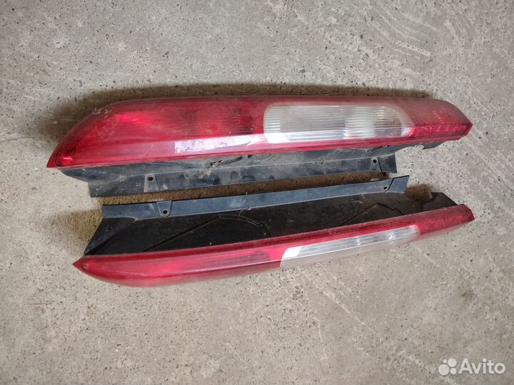 Фонарь Ford Focus 2 задний левый / правый