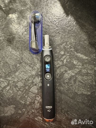 Зубная щетка Oral B io series9