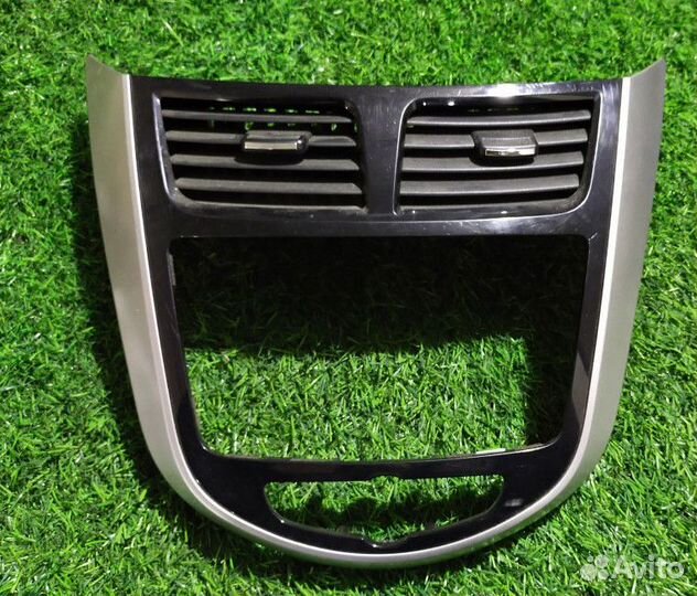 Рамка магнитолы Hyundai Solaris