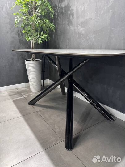 Мраморный стол