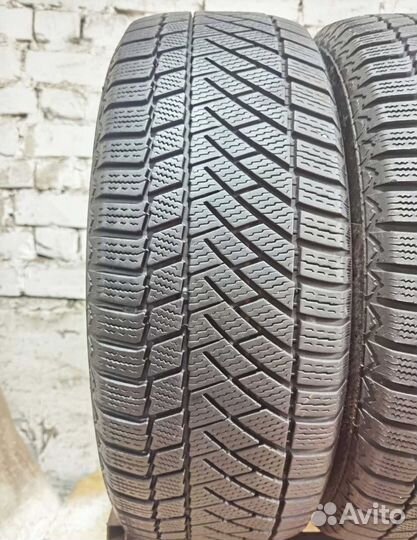 Continental ContiVikingContact 6 215/60 R17 99V