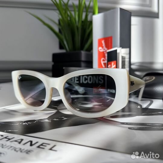 Белые женские очки Ray-Ban RB4467L