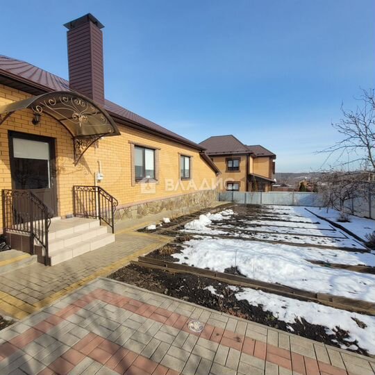 Дом 159,9 м² на участке 7,5 сот.