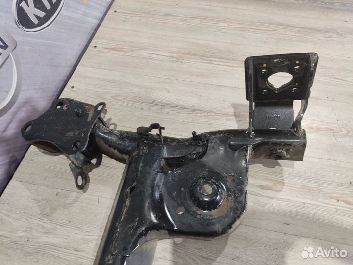 Балка подвески зад Renault duster