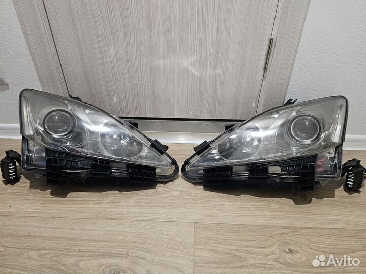Lexus IS250 фары ксеноновые адаптивные