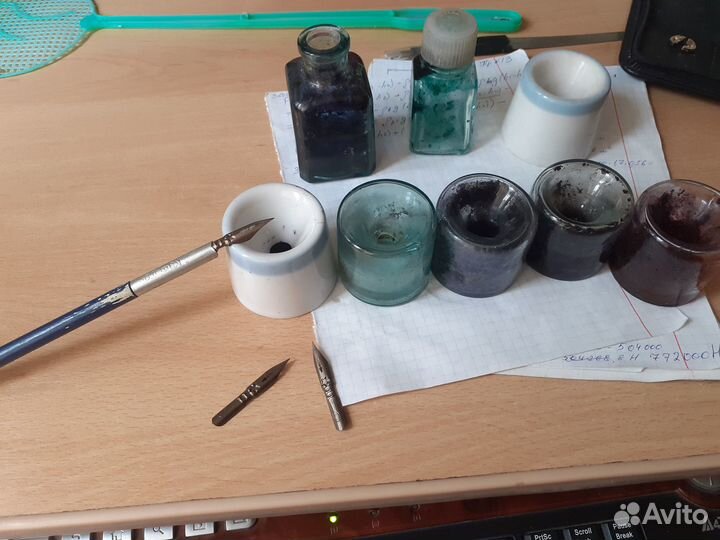 Чернильницы,перья,ручки