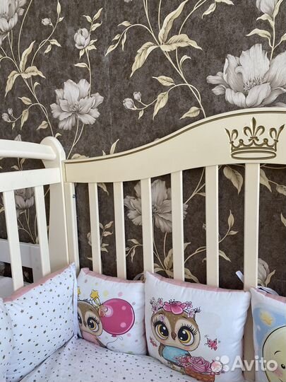 Детская кроватка с пеленальным столиком