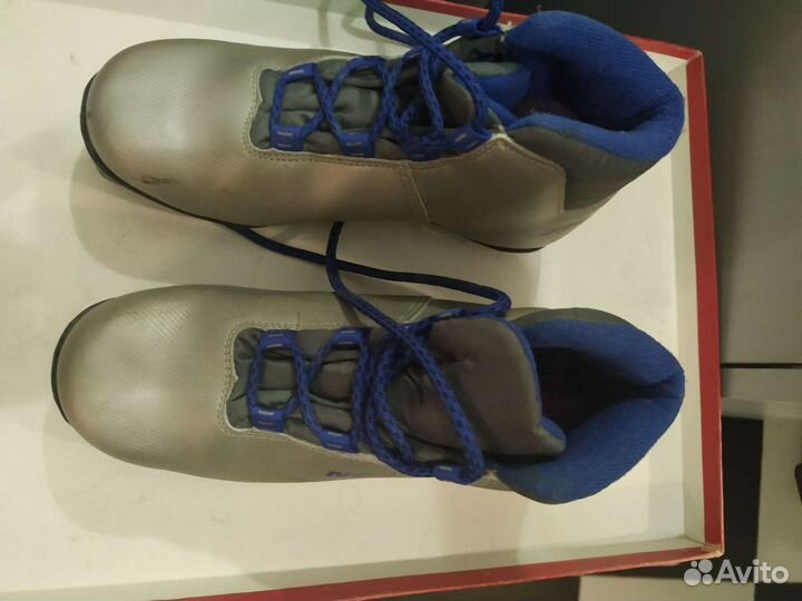 Лыжи и лыжные ботинки