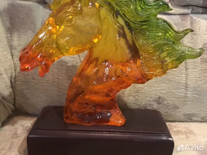 Статуэтка Конь Крошка янтаря