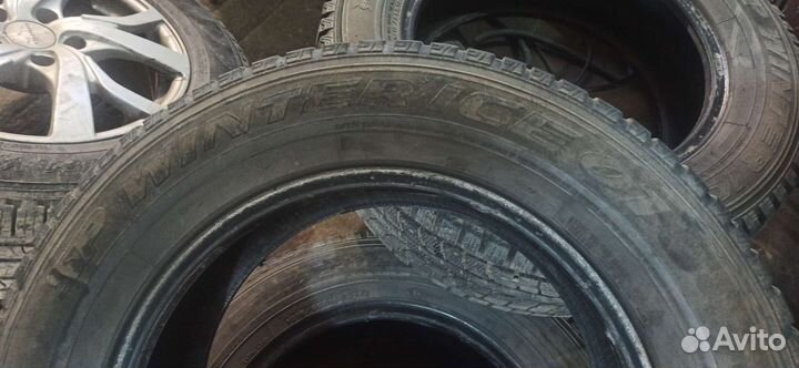 Dunlop SP Winter Ice 01 215/65 R16