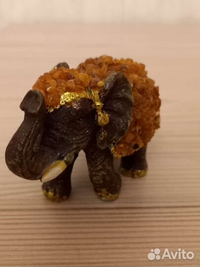Фигурка слон