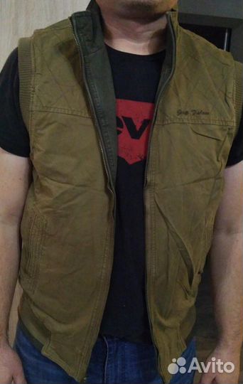 Жилетка мужская с большим количеством карманов