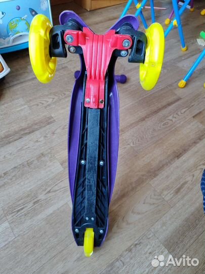 Детский трёхколёсный самокат