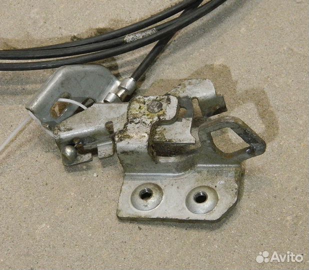 Трос багажника Nissan Maxima J30