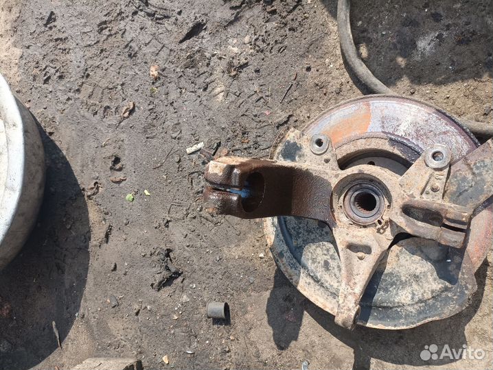 Левый поворотный кулак Renault Megane 2