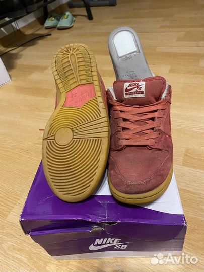 Nike sb dunk low red gum
