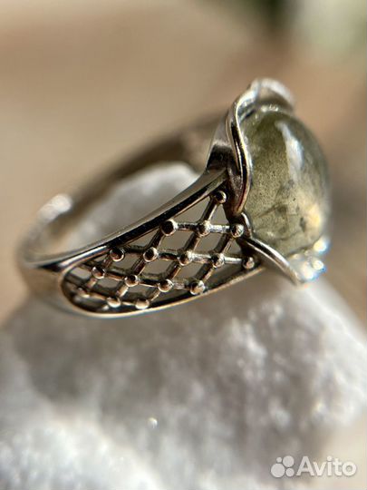 Серебряное кольцо с лабрадором натуральным камнем