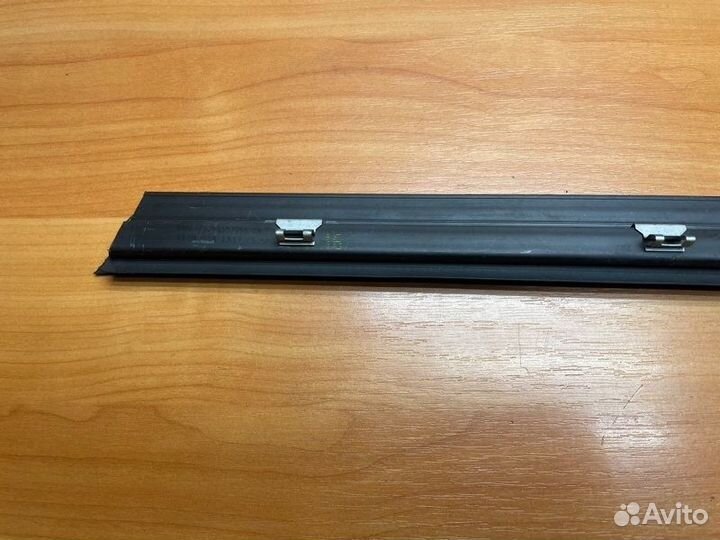 Уплотнитель стекла двери передний левый Bmw X6 F16