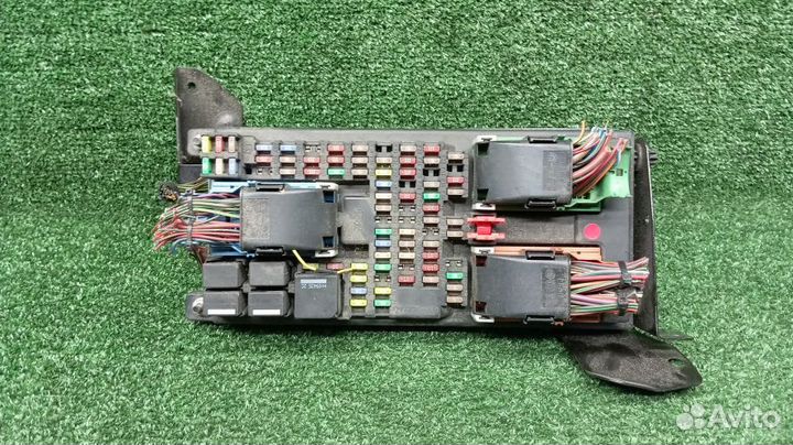 Блок предохранителей Land Rover Discovery 4