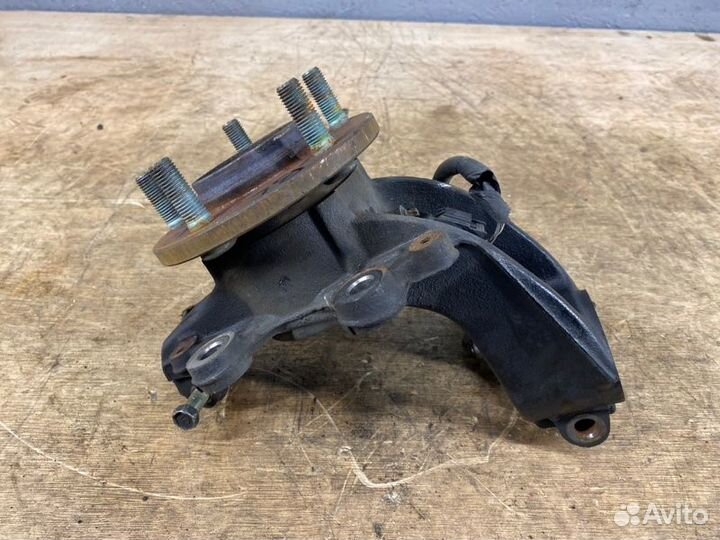 Поворотный кулак передний левый Mazda 3 BK BL