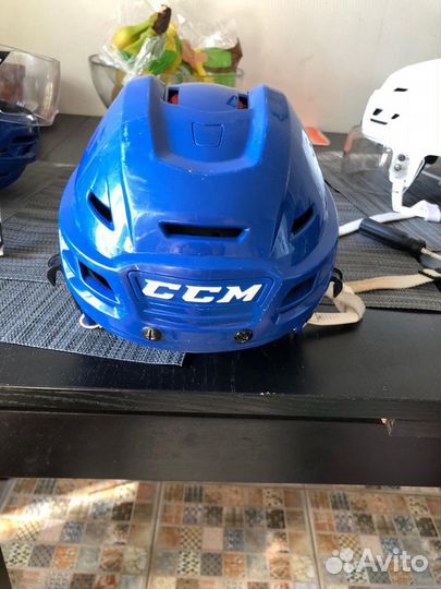 Хоккейный шлем