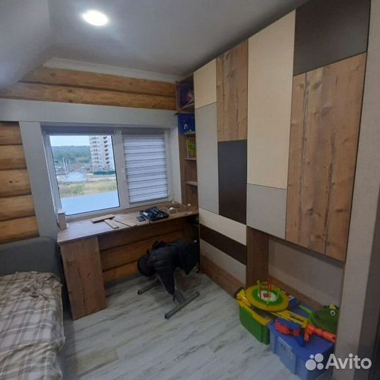 Шкаф с рабочей зоной вдоль окна SHR-3266