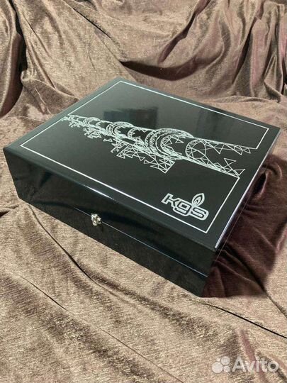 Коробка подарочная деревянная