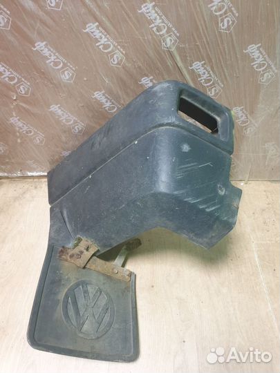 Клык заднего бампера левый Volkswagen Transporter