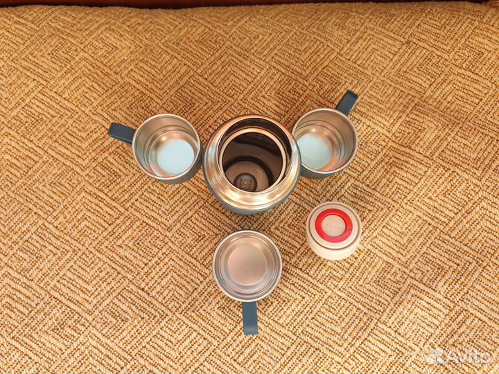 Термос с кружками