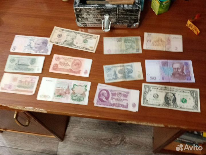 Сундук с банкнотами