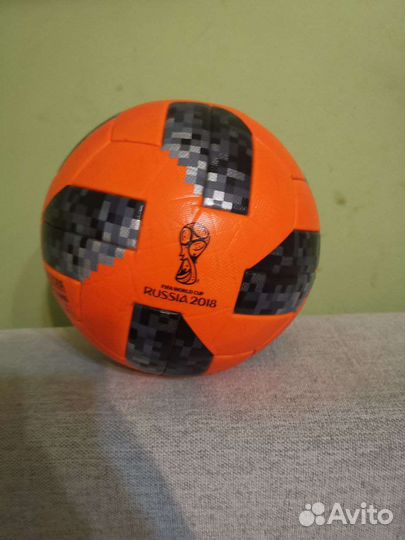 Футбольный мяч adidas telstar fifa 2018