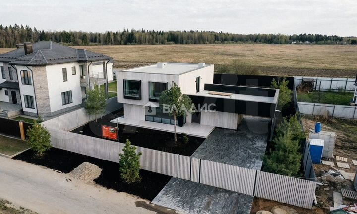 Дом 427 м² на участке 12 сот.