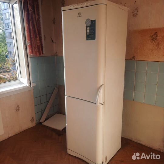 Холодильник indesit