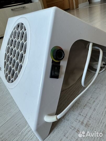 Продам настольную вытяжку для маникюра