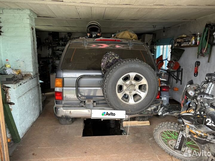 Nissan Terrano 2.7 AT, 1989, 203 000 км