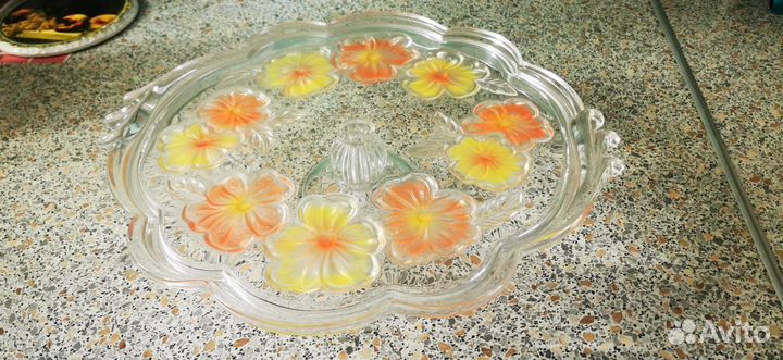 Тортница на ножке