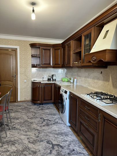 2-к. квартира, 80 м², 4/10 эт.