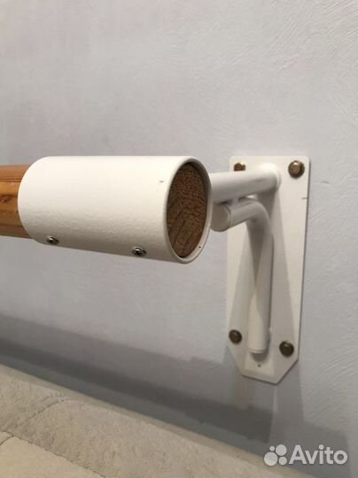 Станок для балета. Белые стойки, палка из сосны