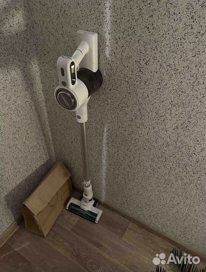 Вертикальный беспроводной пылесос Timberk T-VCH-65