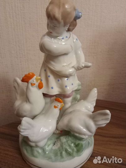 Статуэтка фарфор