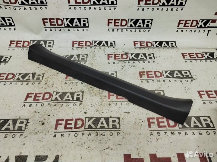 Накладка на порог салона передняя правая Toyota