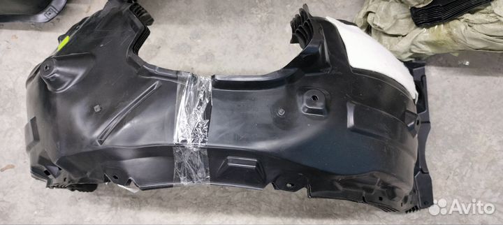 Подкрылок передний левый, правый Toyota Camry 2017
