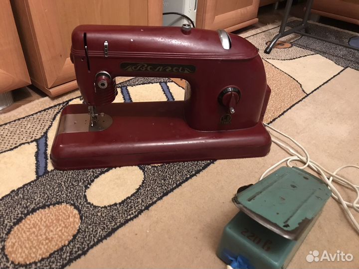 Швейная машинка Тула модель-1 и Волга ЗИЛ г.Ржев