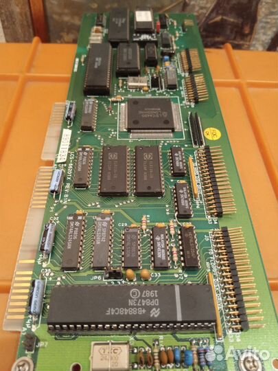 Древние компьютерные платы, видеокарты