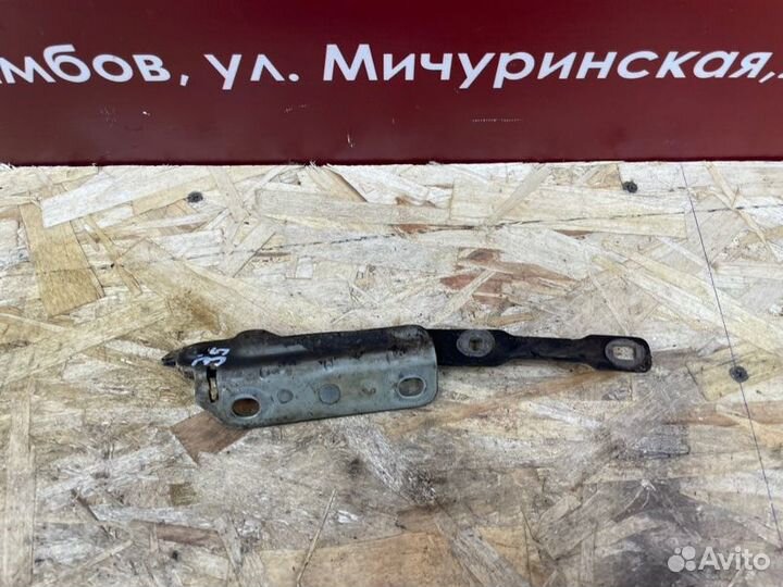 Петля капота правая Renault Duster