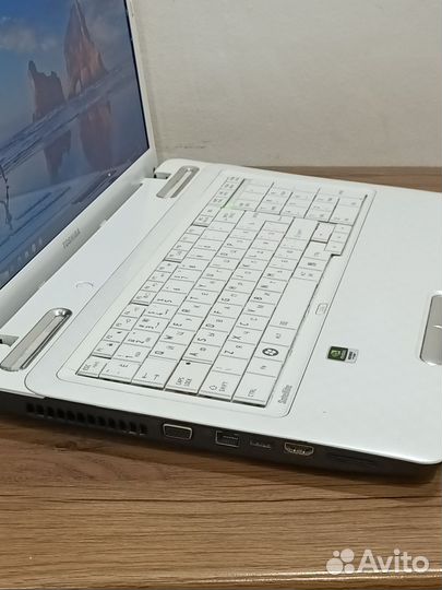 Ноутбук Toshiba 17,3 i3-M370/ SSD256/ 4GB/ GT 525M