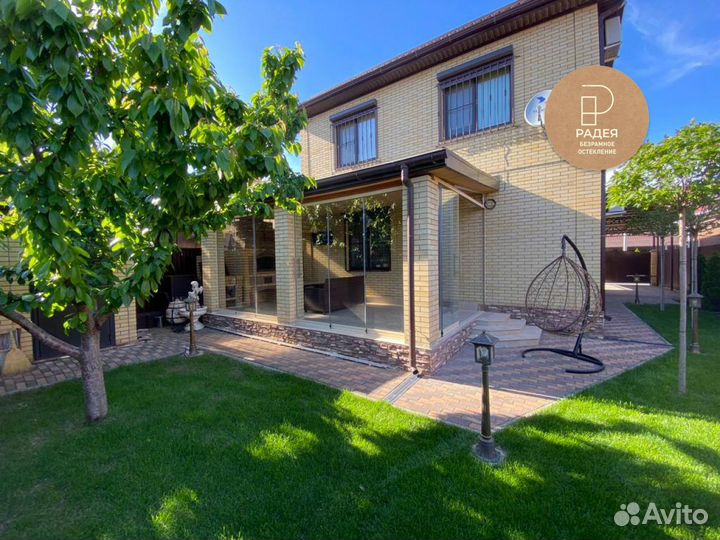 Безрамное остекление веранды